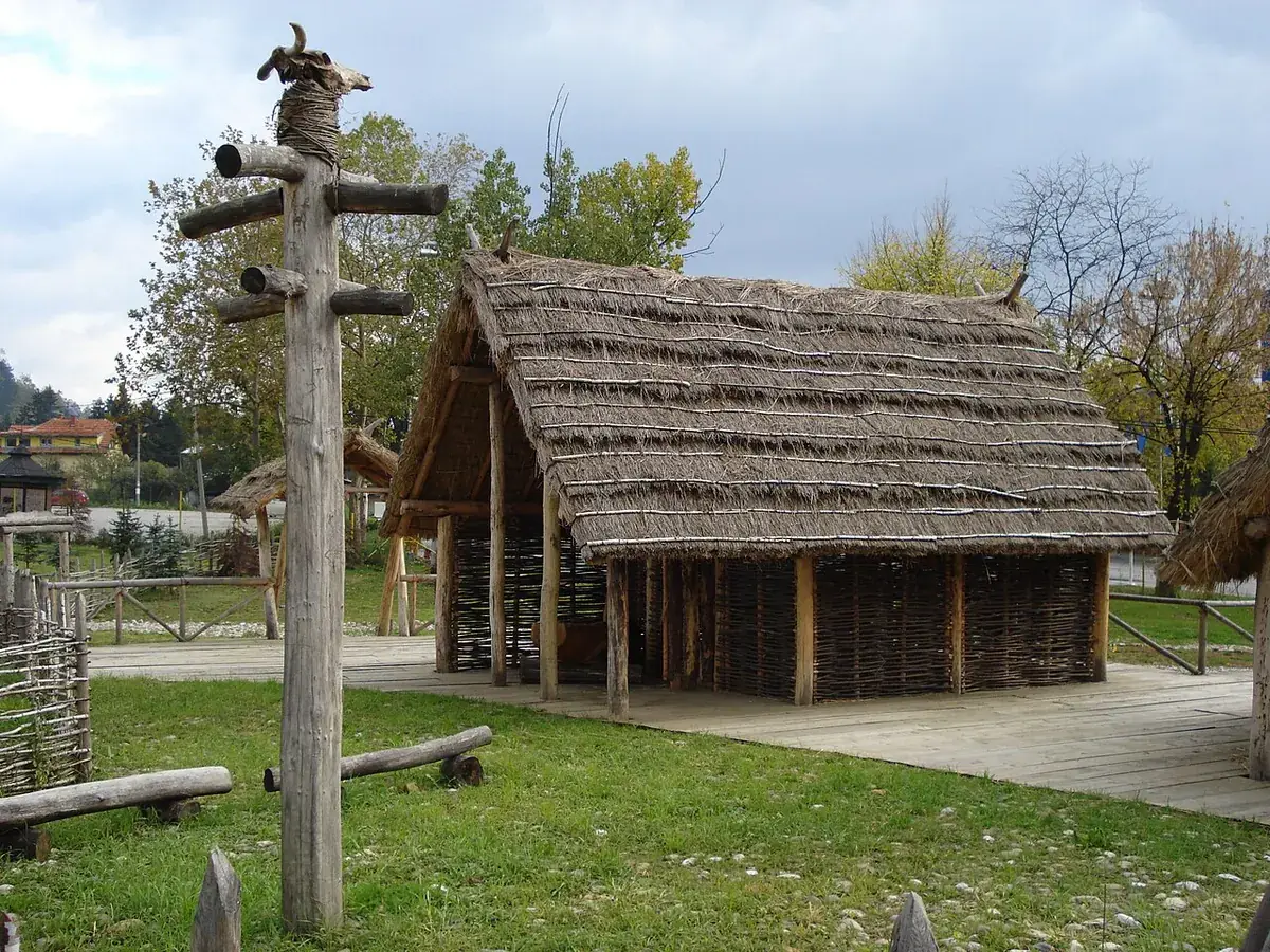 Реконструкция на неолитна къща